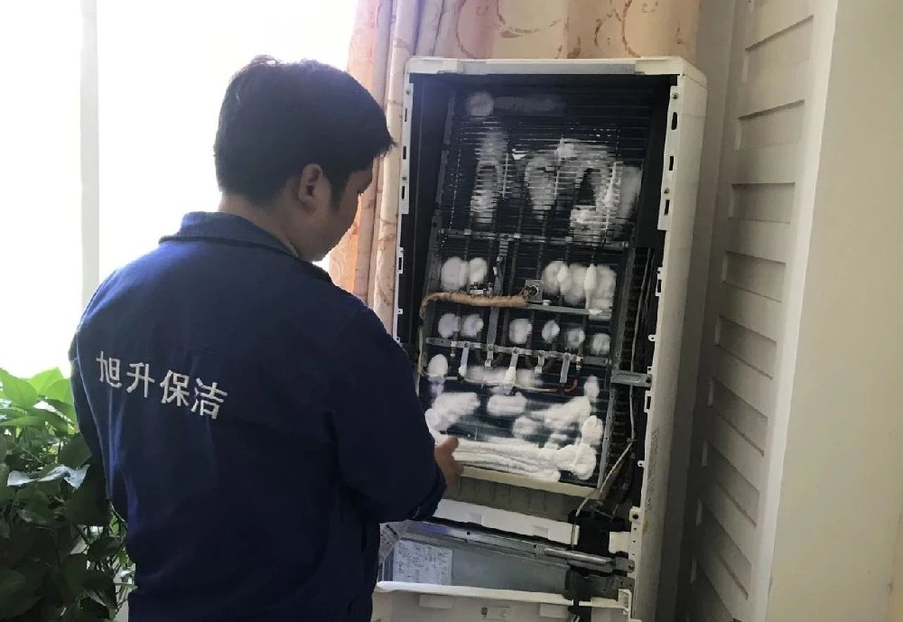 “空調(diào)耗電量飆升？深度清洗立省30%電費！”