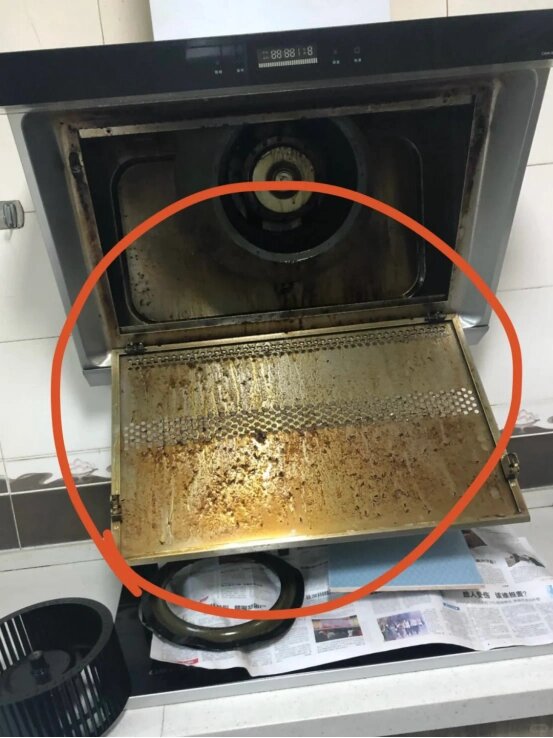 媳婦下單了我們的油煙機(jī)清洗服務(wù)，上門時(shí)婆婆卻攔著不讓拆